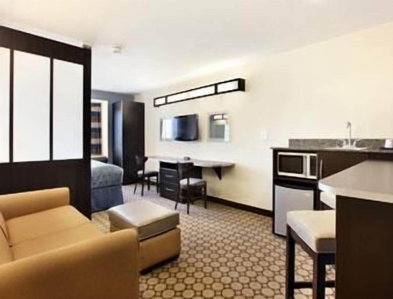 Microtel Inn & Suites By Wyndham Spring Hill/Weeki Wachee Phòng bức ảnh