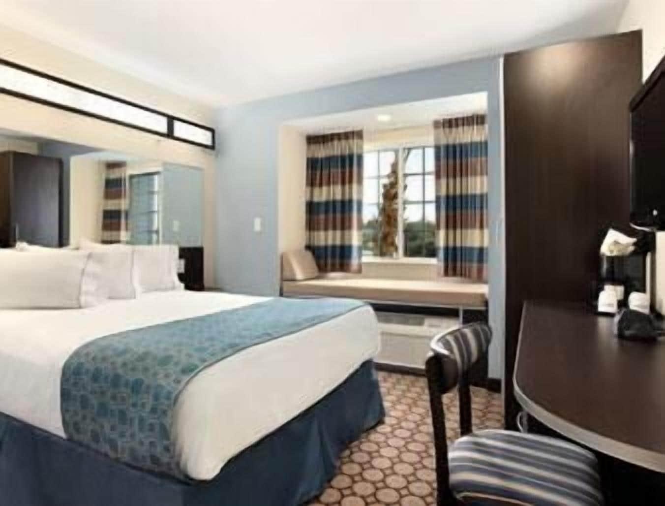 Microtel Inn & Suites By Wyndham Spring Hill/Weeki Wachee Phòng bức ảnh