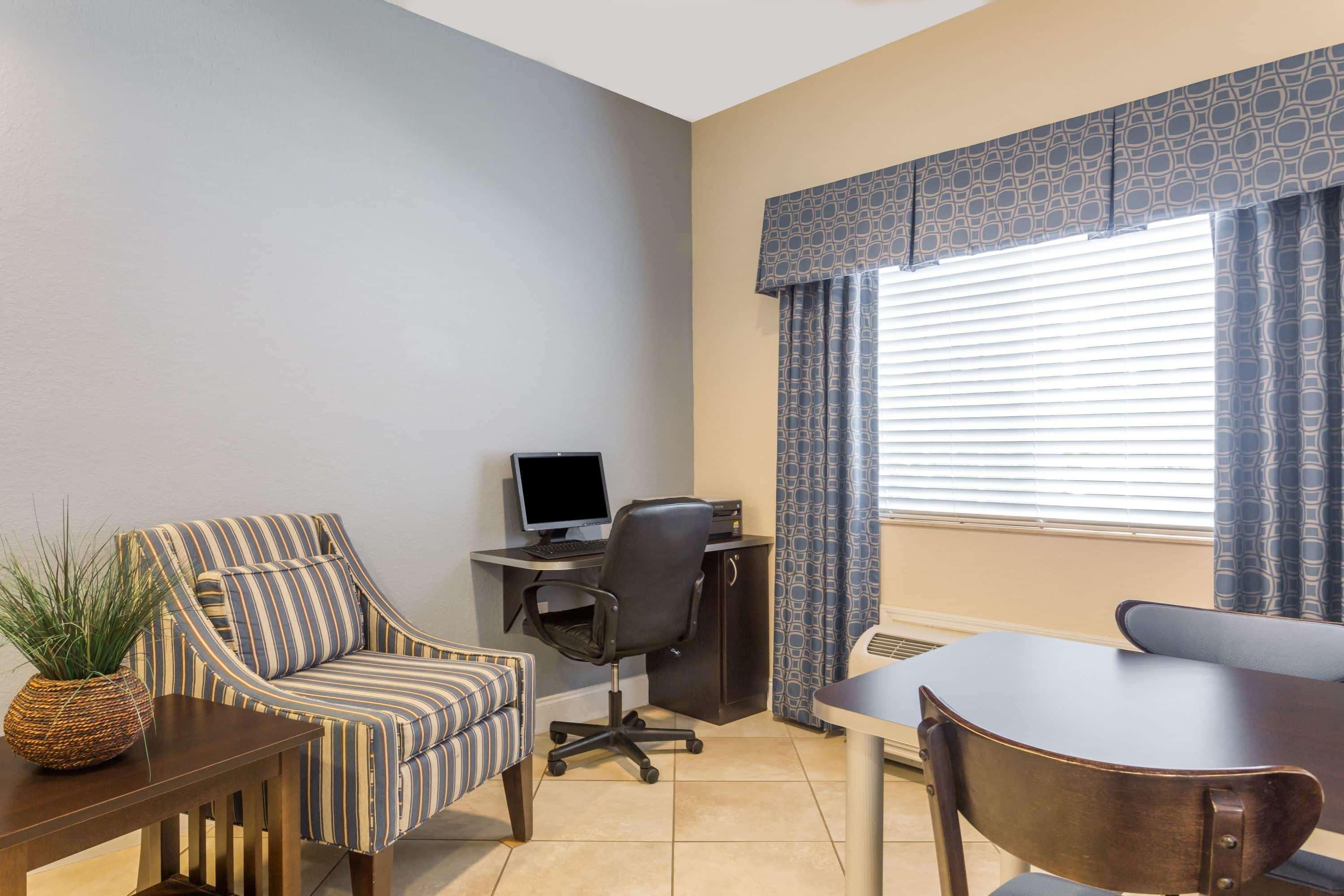 Microtel Inn & Suites By Wyndham Spring Hill/Weeki Wachee Ngoại thất bức ảnh